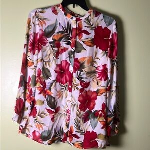 DUE PER DUE festival, Boho ,Floral 💯 percent silk Button-Up Blouse